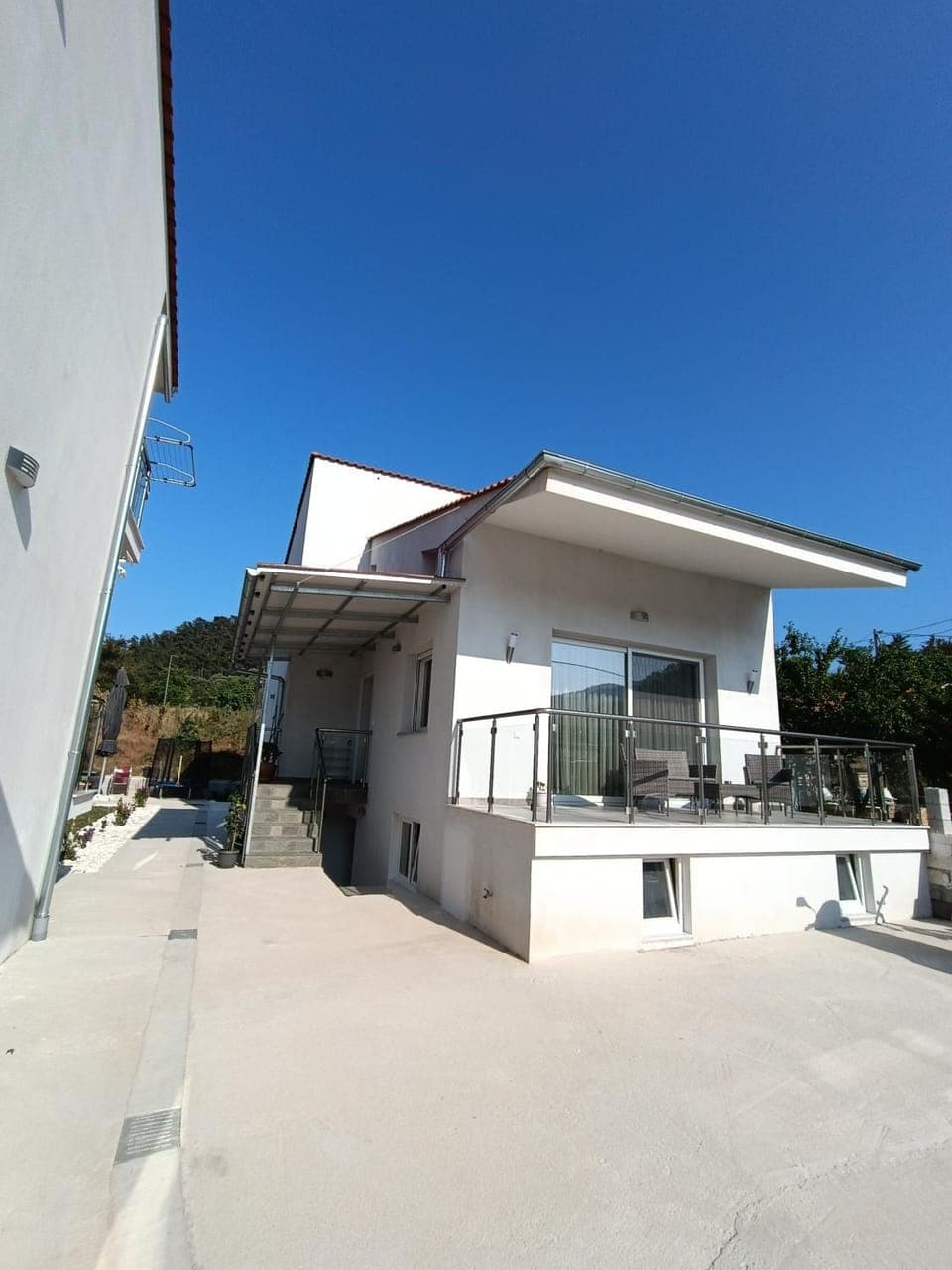 Property building, Patio, Balcony/Terrace