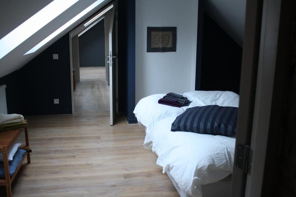 Photo of the whole room, Bedroom