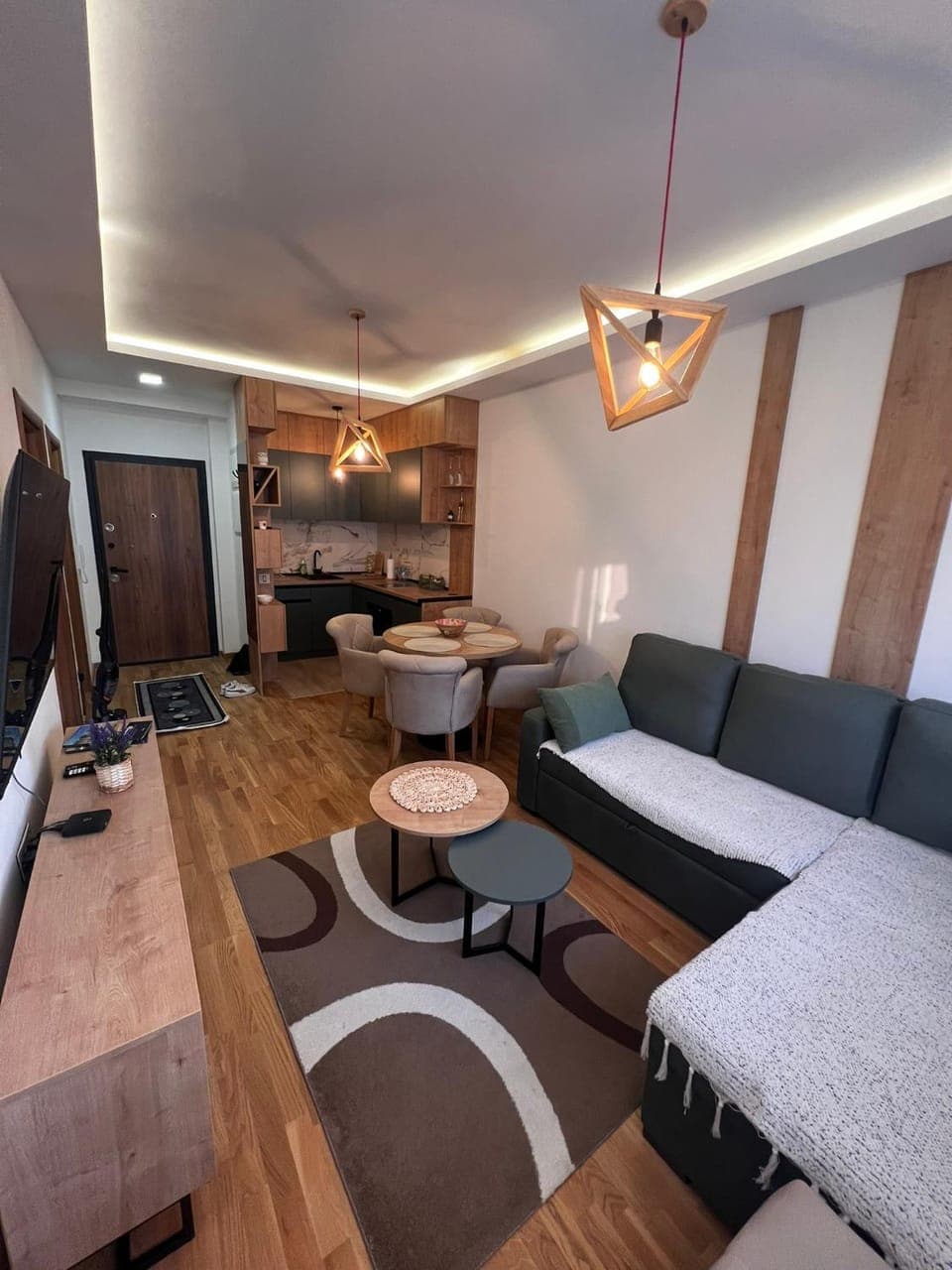 Communal lounge/ TV room, TV and multimedia, Kitchen or kitchenette, Living room, Seating area, Dining area, Evening entertainment