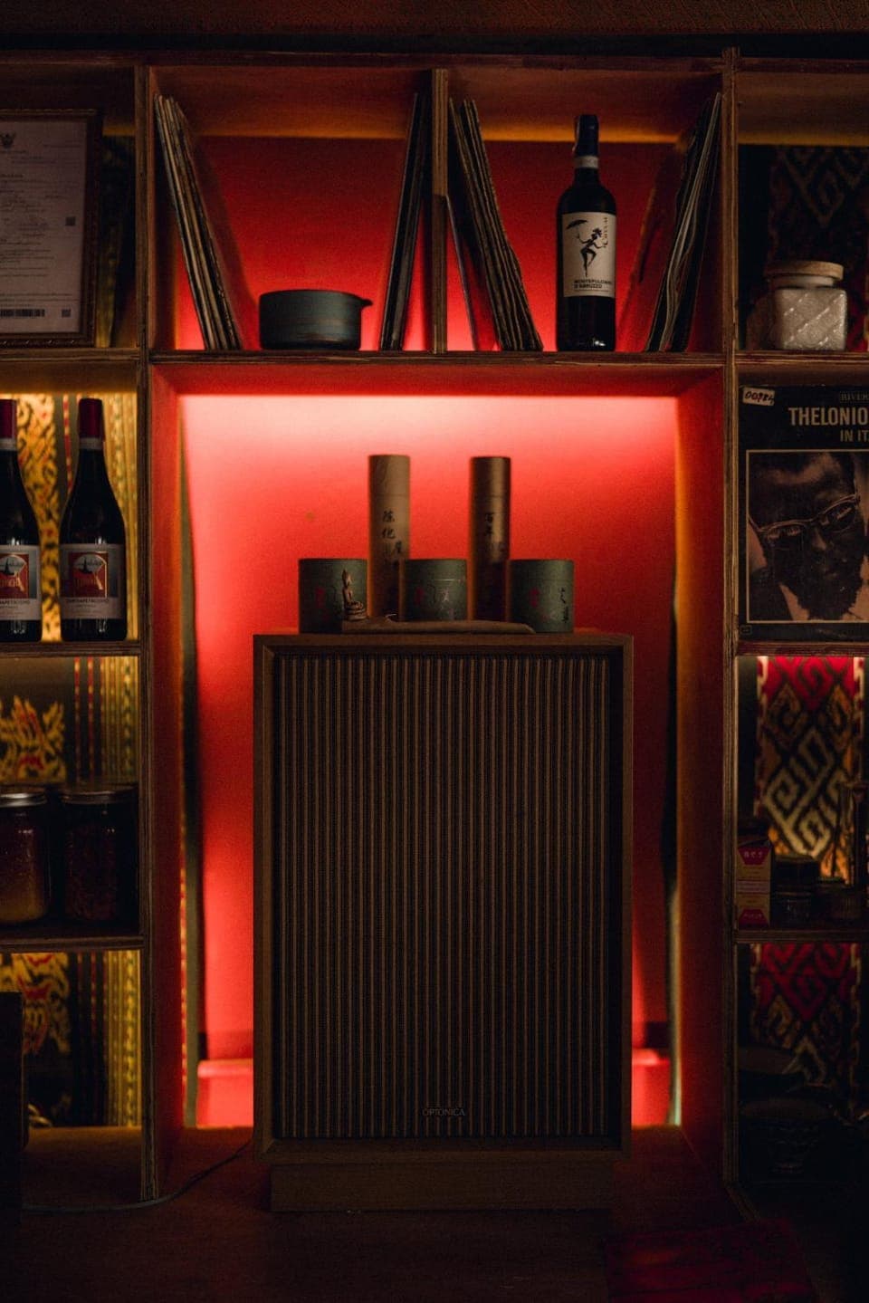 Nightclub / DJ, Lounge or bar