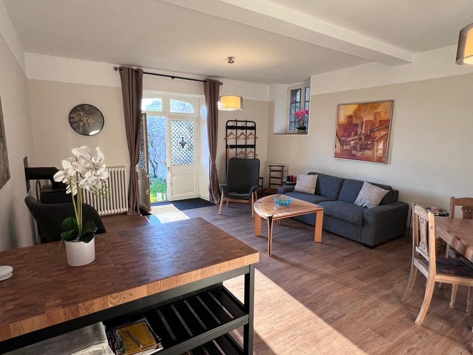 Living room, Seating area, Dining area