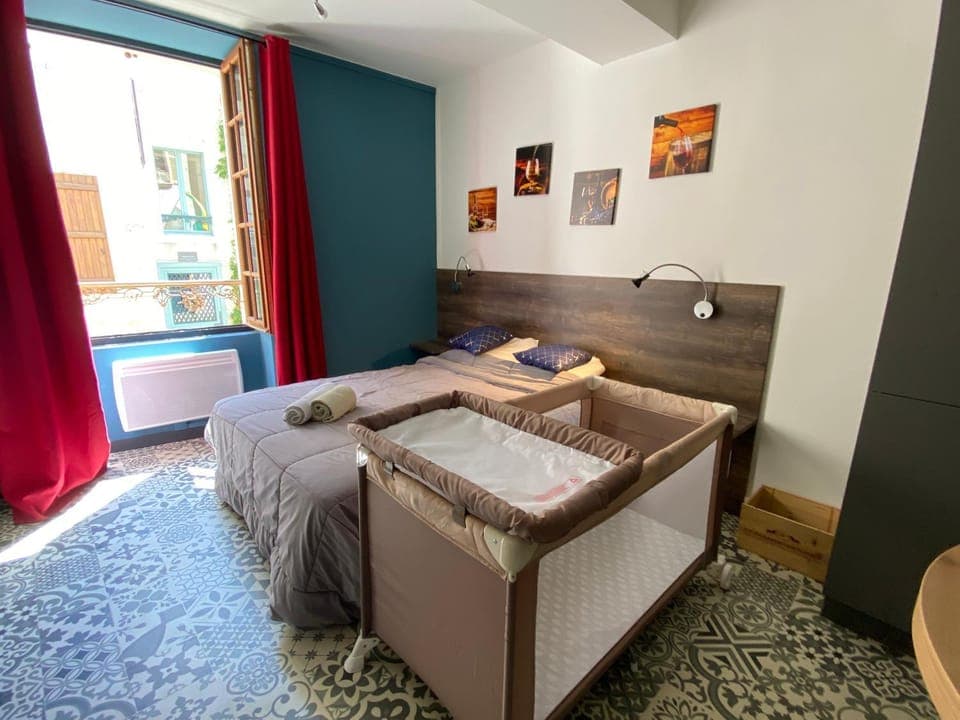 Bed, Photo of the whole room, Bedroom, cot, towels