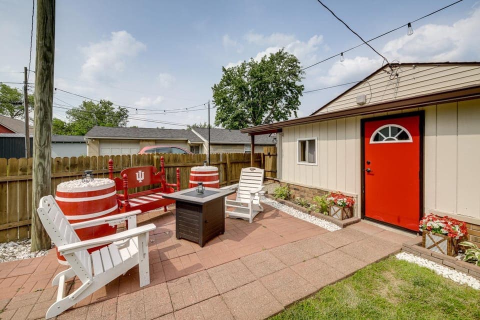 1 Mi to IU: Hoosier Home w/ Fenced Yard & Fire Pit House in Bloomington