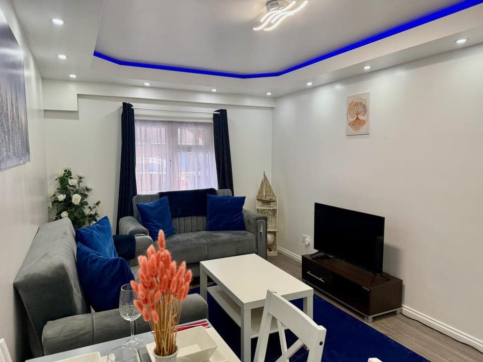 Communal lounge/ TV room, Living room, Seating area