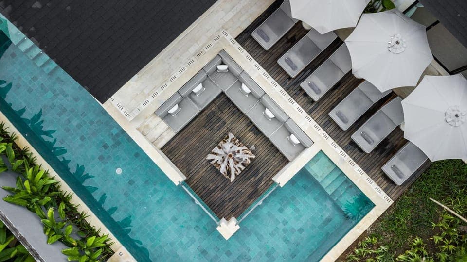 Property building, Garden, Garden view, Pool view, Swimming pool, sunbed