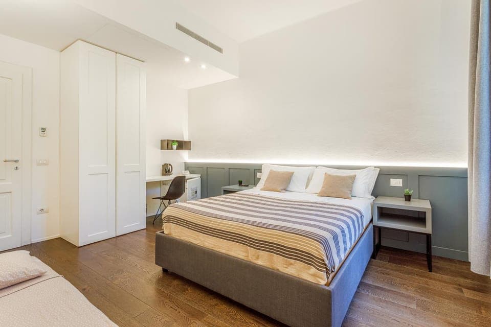 Bed, Photo of the whole room, Bedroom