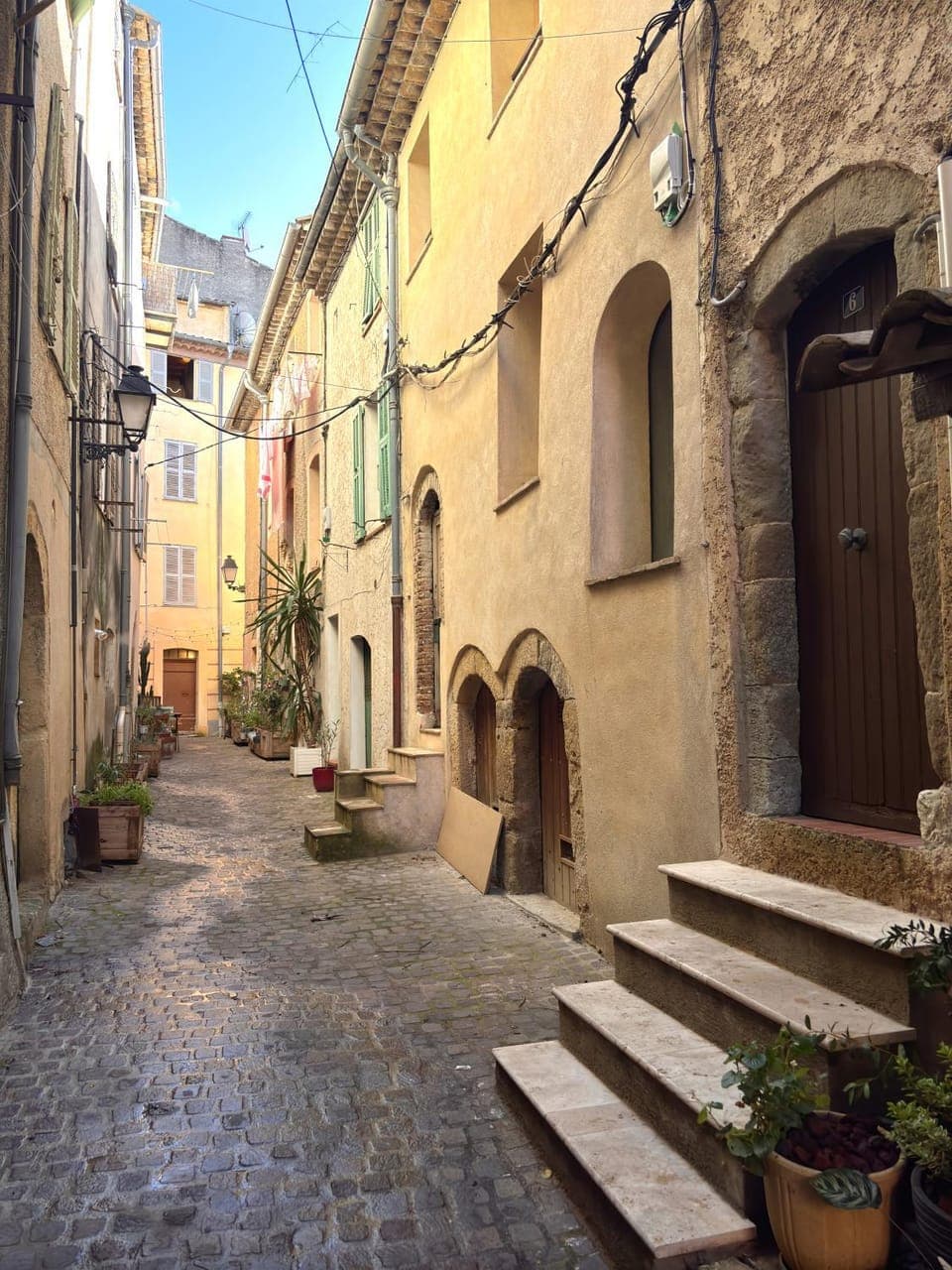 Property building, Facade/entrance, Neighbourhood, Street view, Quiet street view