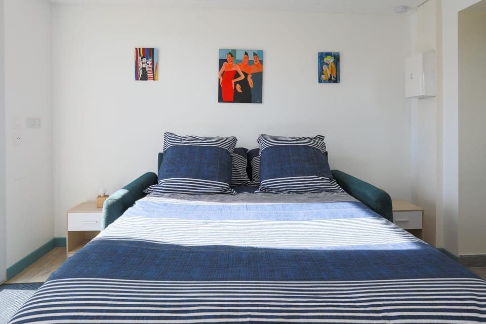 Living room, Bedroom