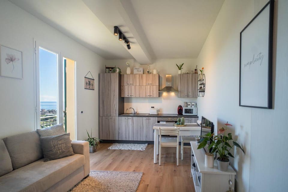 Kitchen or kitchenette, Seating area, Dining area