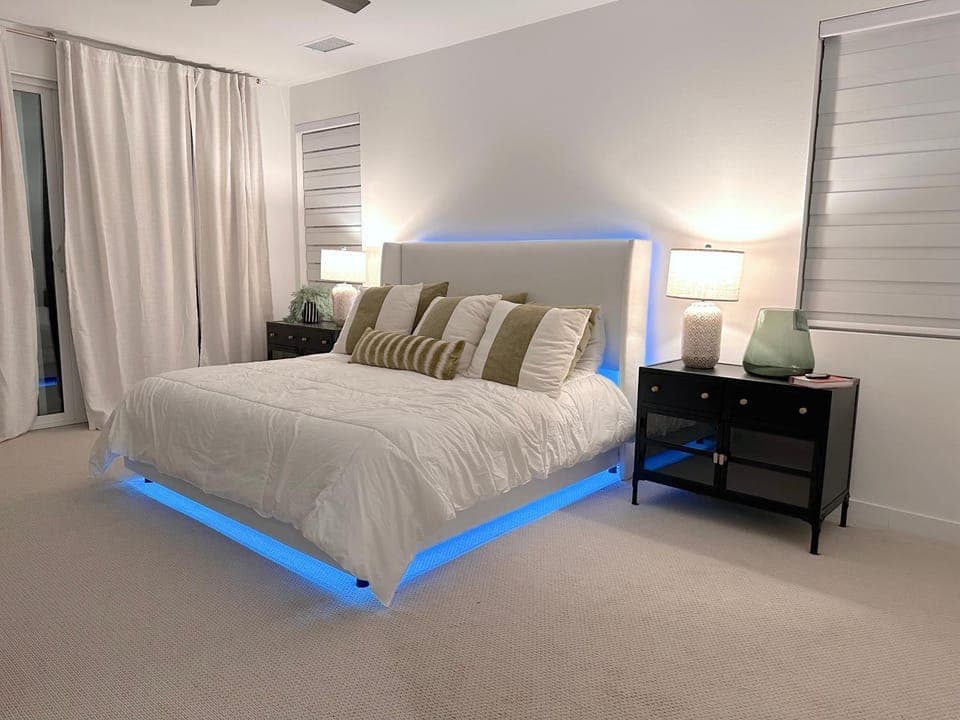 Bed, Bedroom, Mountain view, Pool view, wardrobe