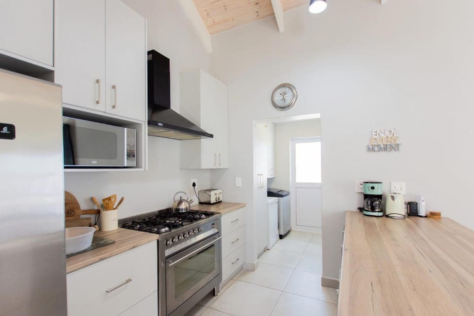 Coffee/tea facilities, Kitchen or kitchenette, dishwasher, oven, stove, toaster