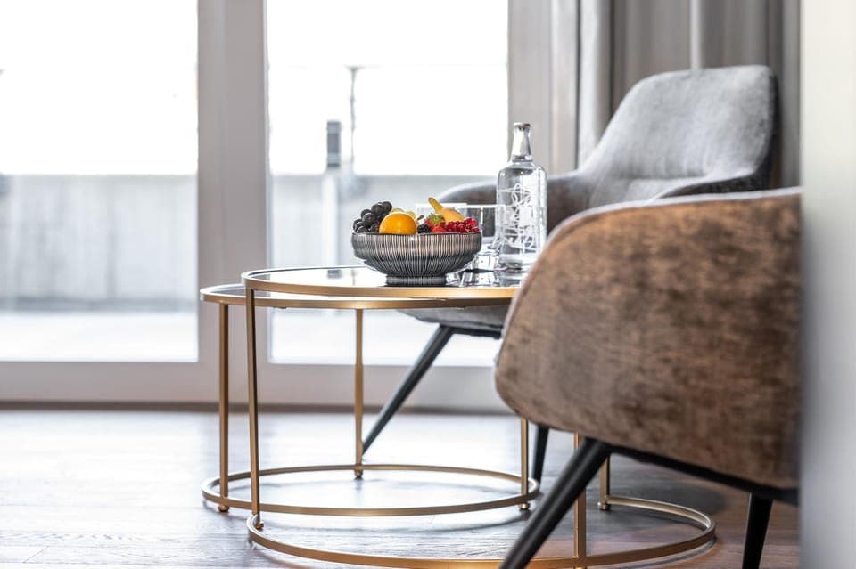 Living room, Food and drinks, Seating area, Dining area, Food