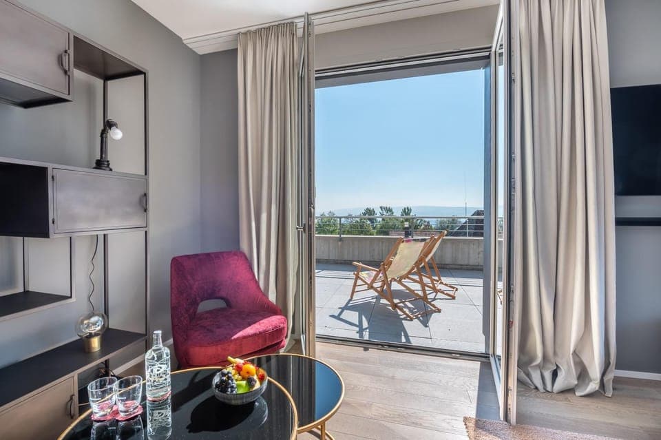 TV and multimedia, View (from property/room), Balcony/Terrace, Food and drinks, Seating area, heating