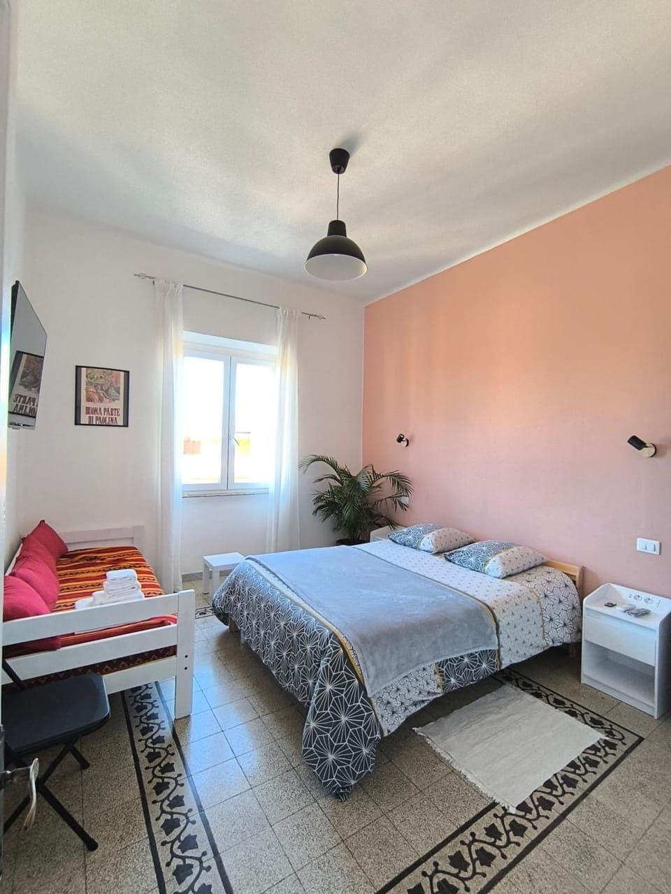 Photo of the whole room, Bedroom