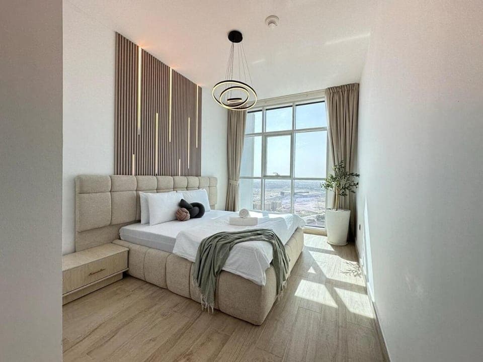 Bed, Living room, Photo of the whole room, Seating area, Bedroom