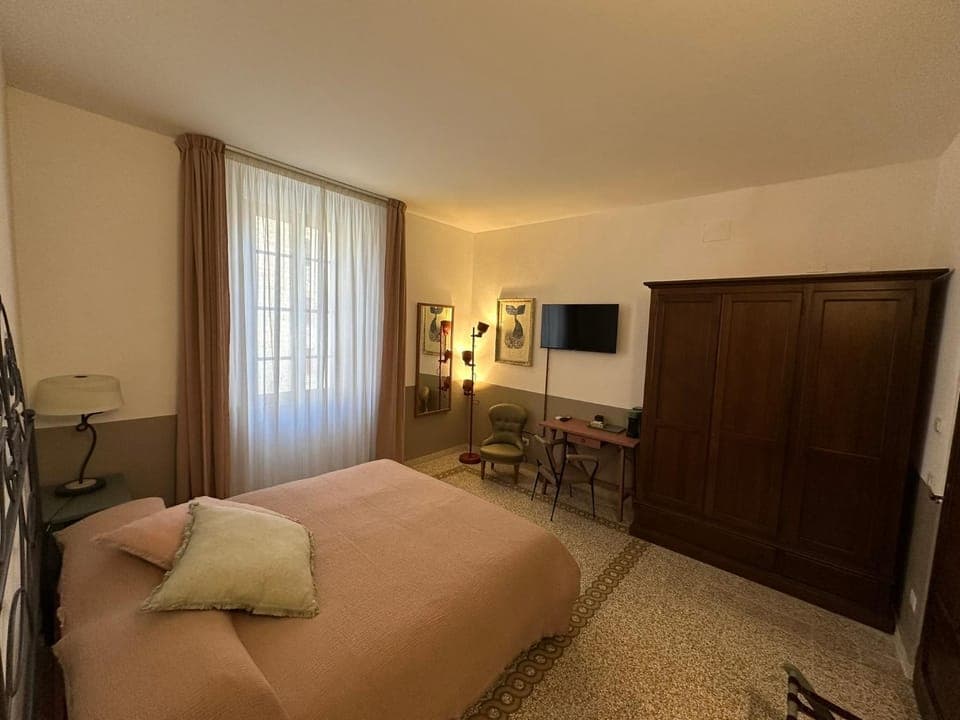 TV and multimedia, Photo of the whole room, Bedroom, wardrobe