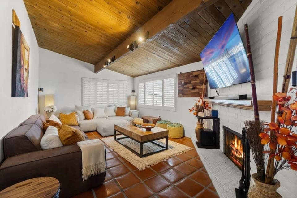 TV and multimedia, Living room, Seating area