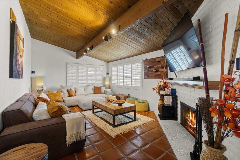 TV and multimedia, Living room, Seating area