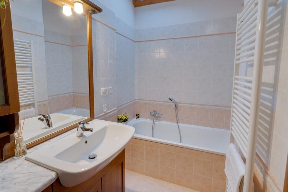 Bathroom, Bath, towels