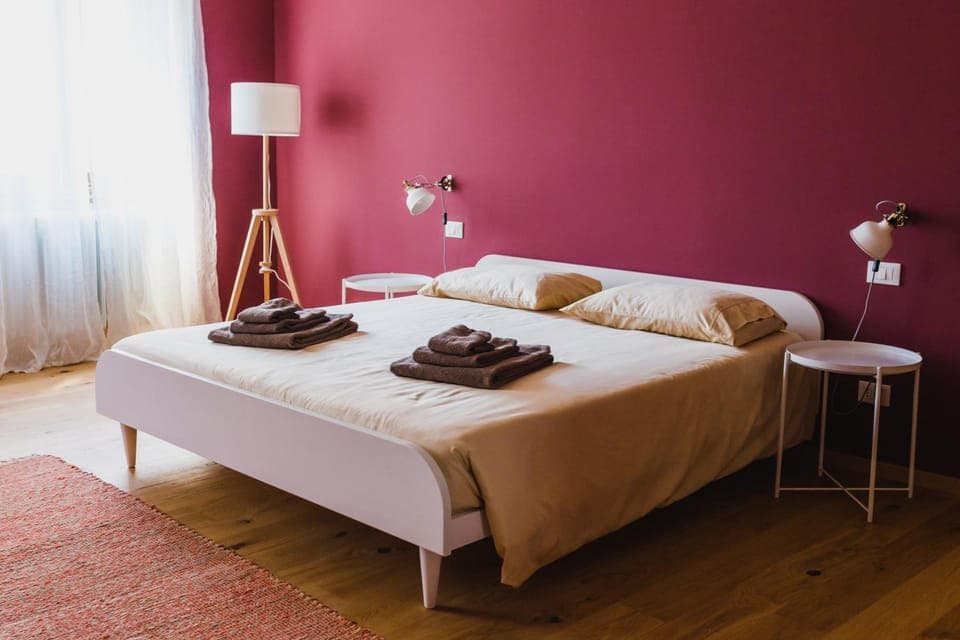 Bed, Photo of the whole room, Bedroom, towels