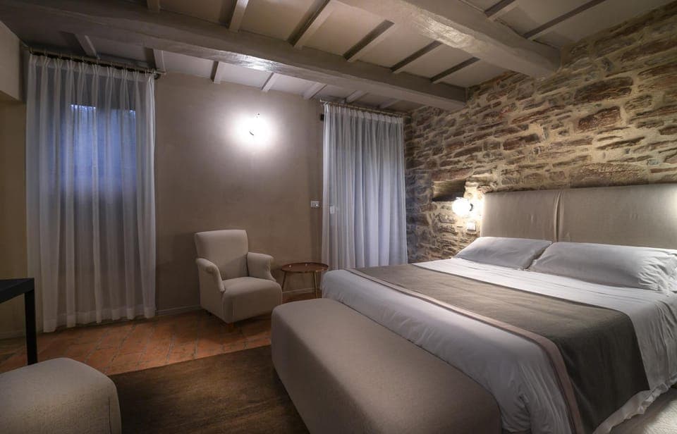 Bed, Photo of the whole room, Decorative detail, Bedroom, Garden view, Mountain view, Family, Quiet street view, Inner courtyard view