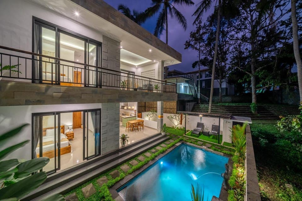 Property building, Patio, Night, Garden, Garden, Garden view, Pool view, Swimming pool, Swimming pool, sunbed