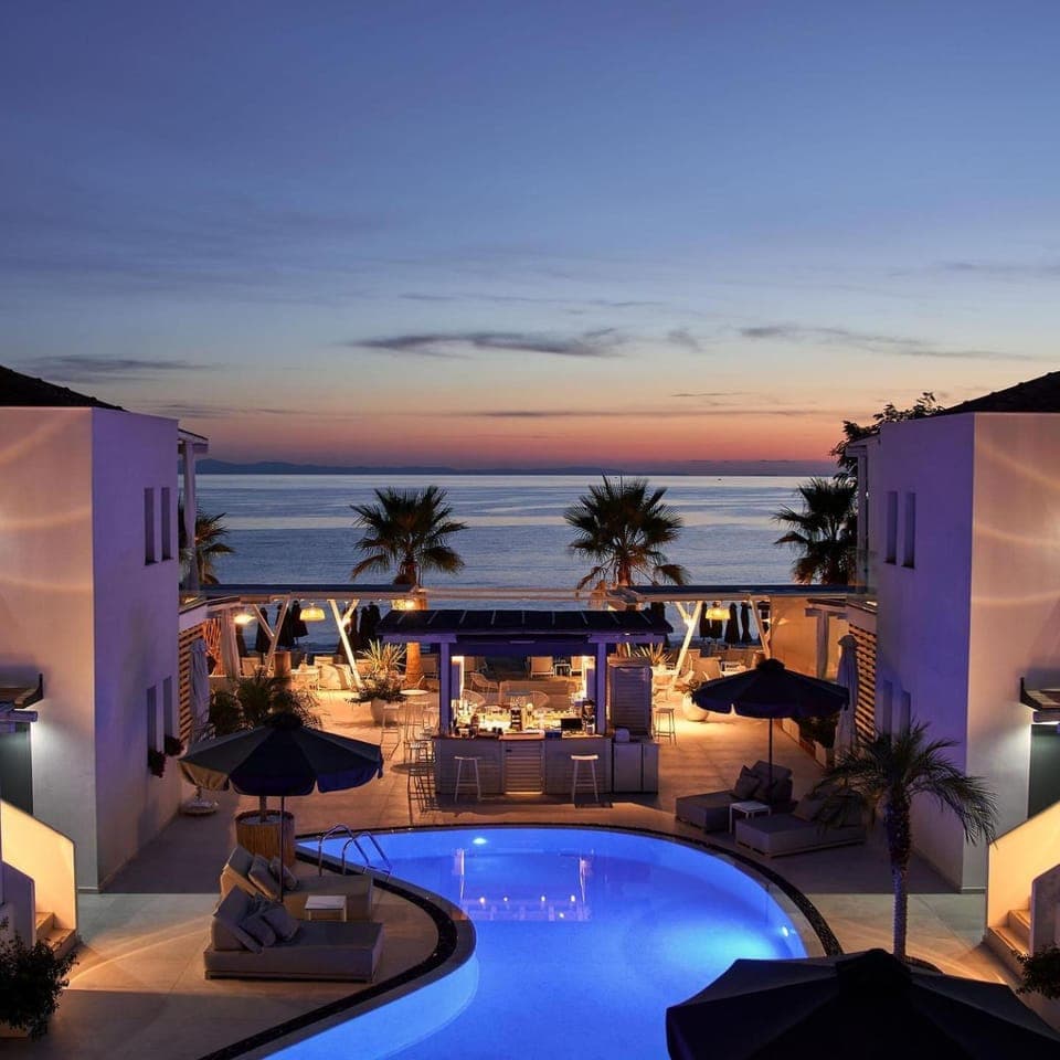 Property building, Restaurant/places to eat, Swimming pool