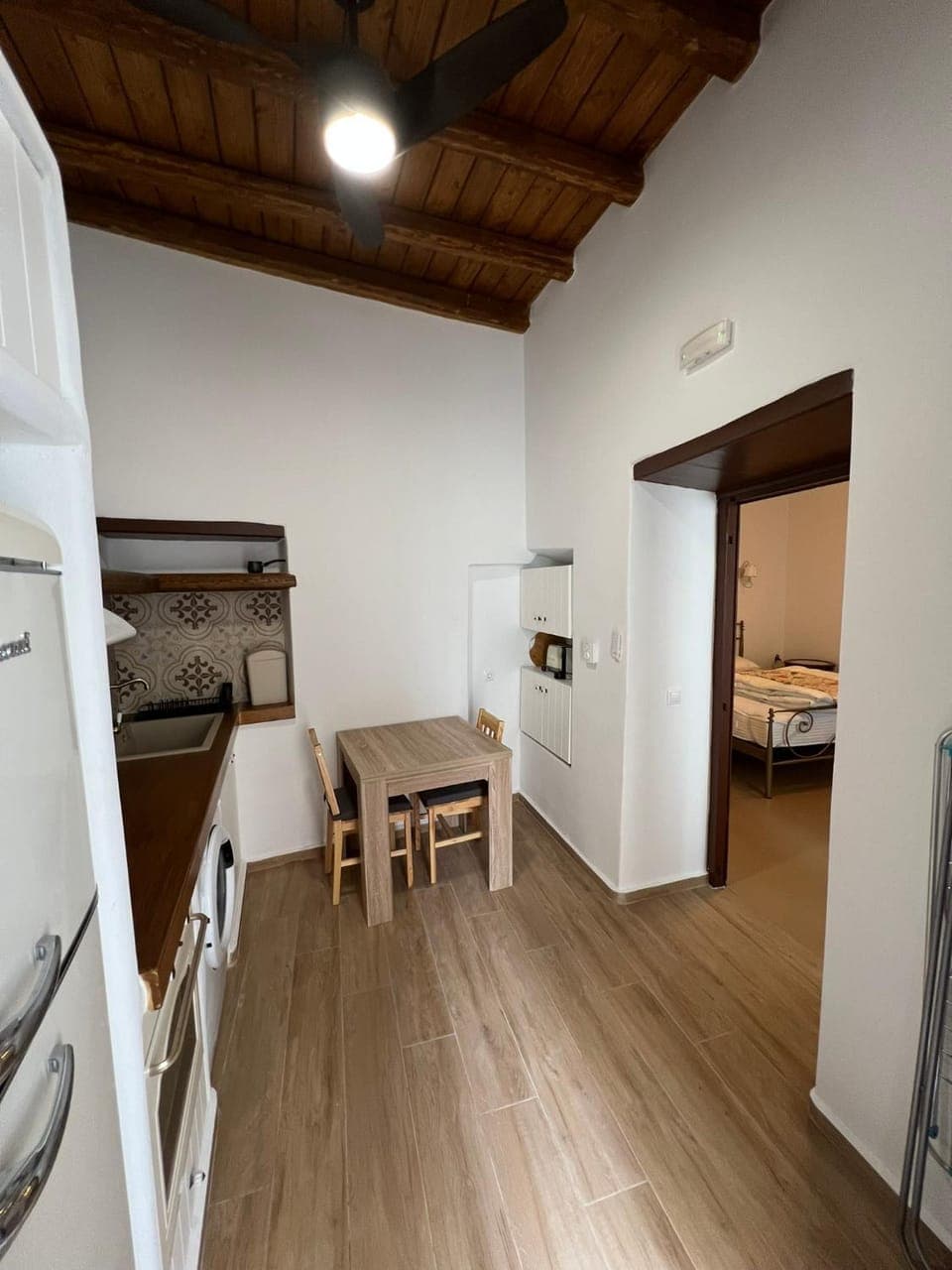 Kitchen or kitchenette, Dining area, minibar, oven