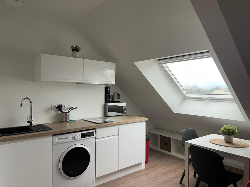 Kitchen or kitchenette, Dining area