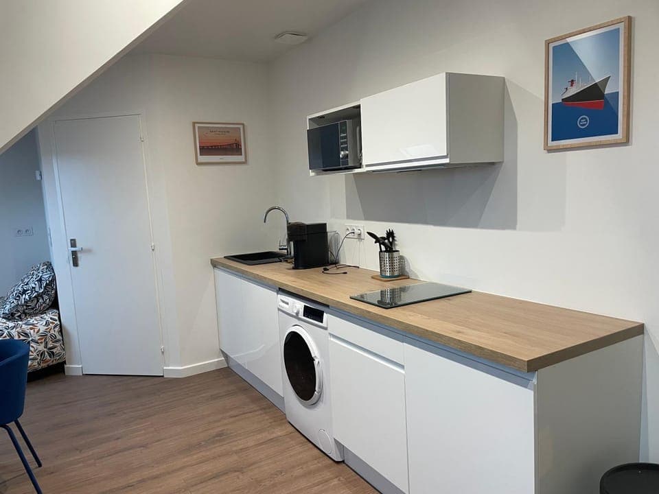 Kitchen or kitchenette, stove, washing machine