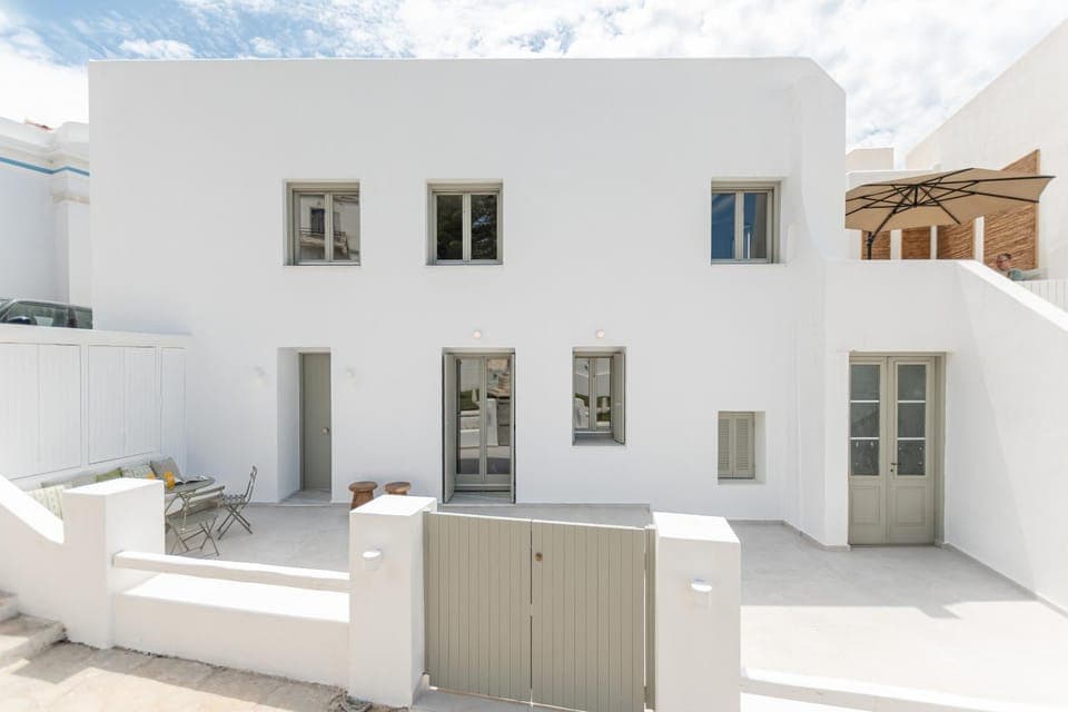 Property building, Balcony/Terrace, Dining area