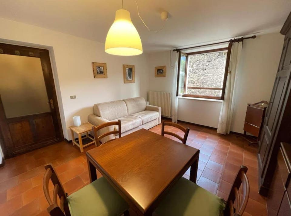 Bed, Living room, Photo of the whole room, Seating area, Dining area, Bedroom