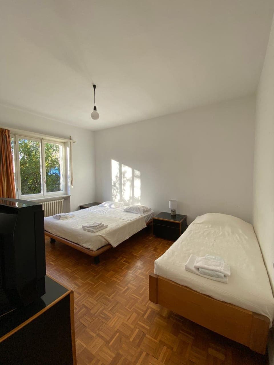 Bed, Bedroom, towels