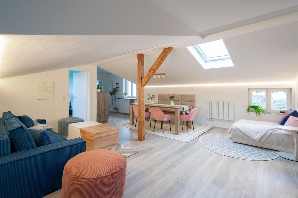 Living room, Photo of the whole room, Seating area, Dining area