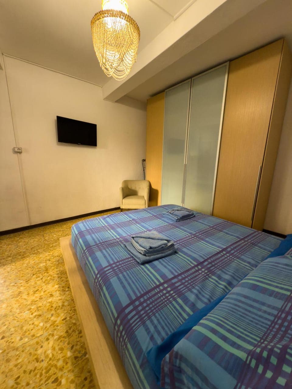 Bed, TV and multimedia, Bedroom, wardrobe