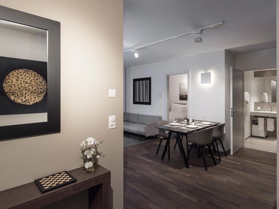 Kitchen or kitchenette, Living room, Seating area, Dining area