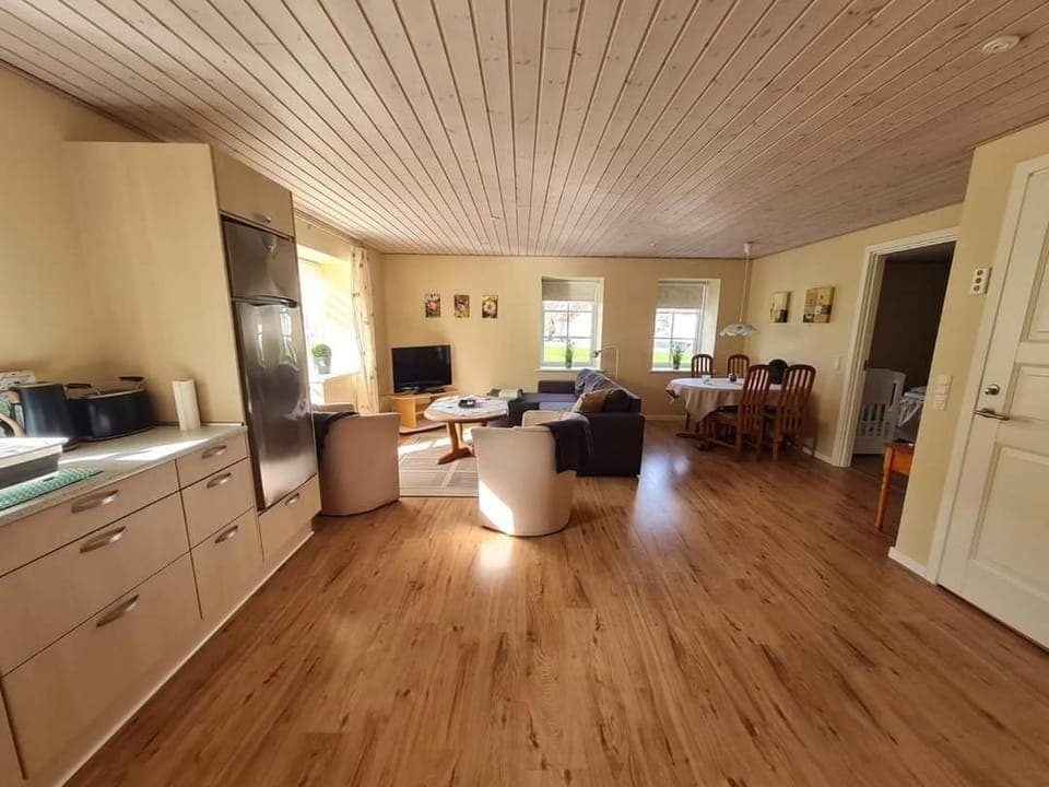 TV and multimedia, Kitchen or kitchenette, Living room