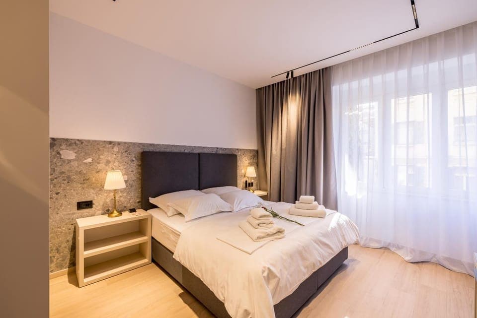 Bed, Photo of the whole room, Bedroom, towels