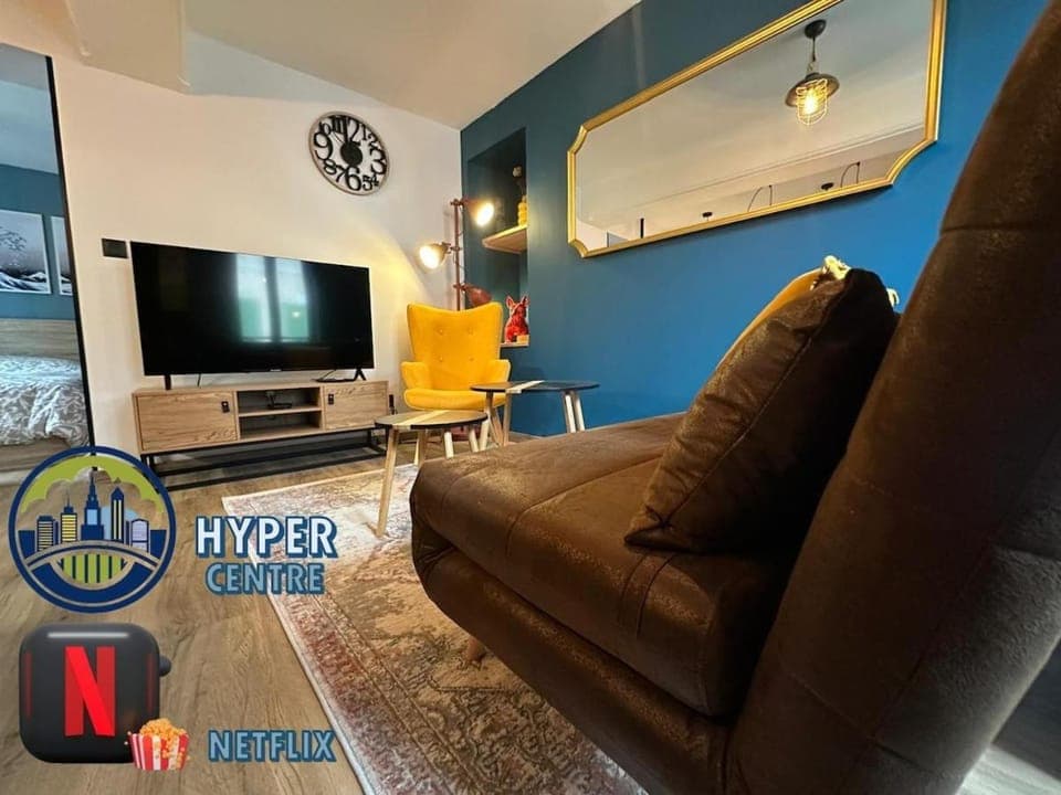 Communal lounge/ TV room