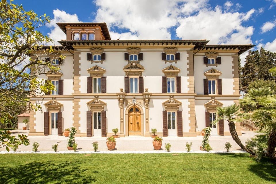 Property building, Facade/entrance, Spring, Activities, Summer, Garden, Balcony/Terrace, Other, Decorative detail, Swimming pool