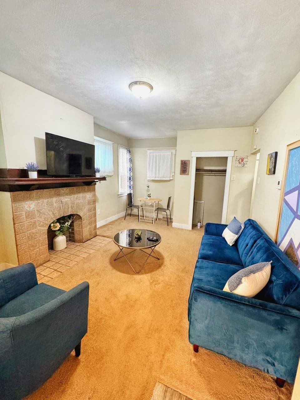 TV and multimedia, Living room, Seating area, Dining area