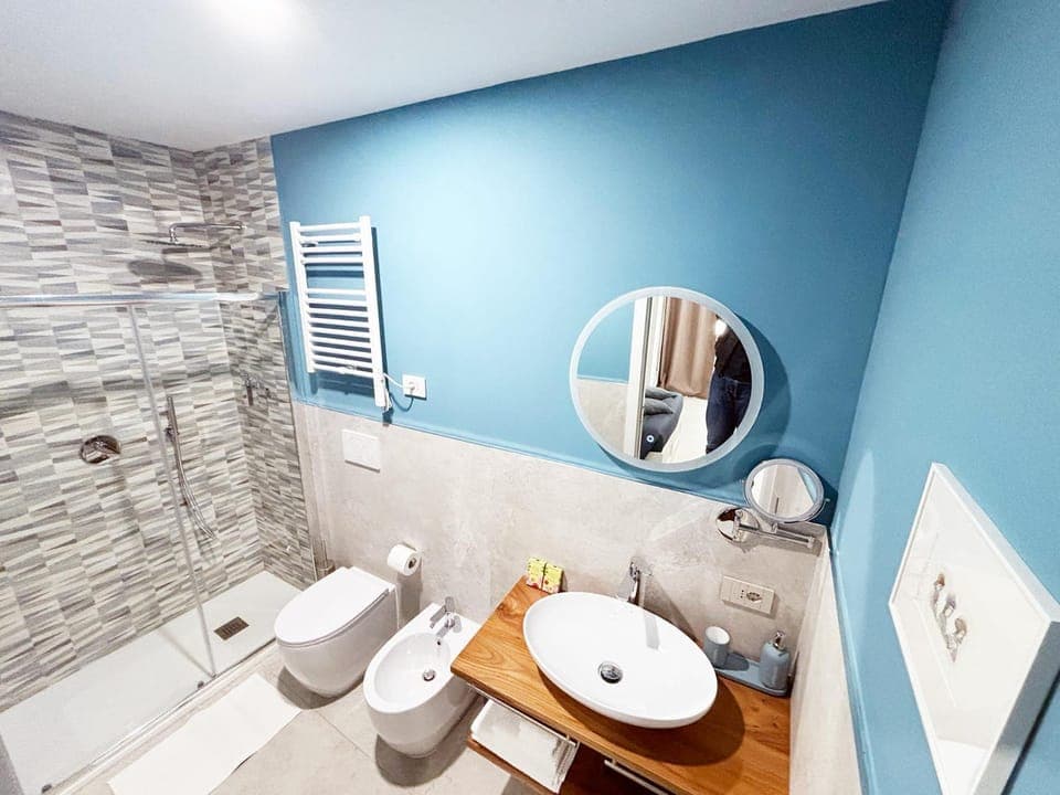 Shower, Toilet, Bathroom, bidet, towels