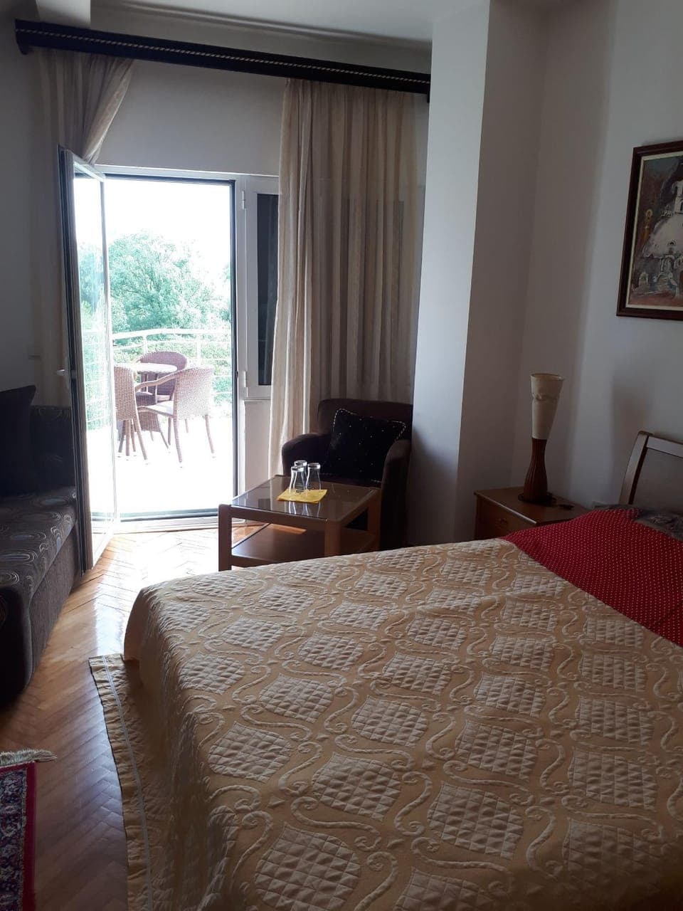 Bed, Photo of the whole room, Decorative detail, Decorative detail, Lake view, Mountain view, River view