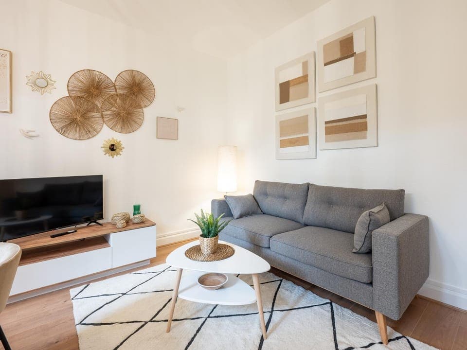 Property building, Communal lounge/ TV room, TV and multimedia, Living room, Seating area