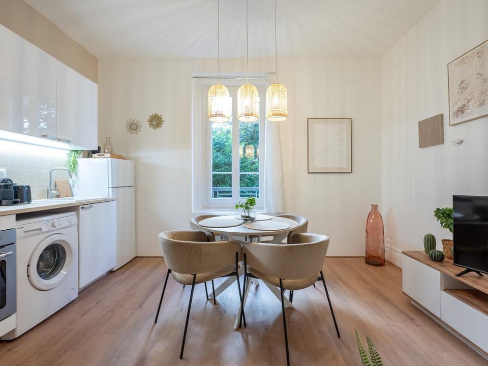 Kitchen or kitchenette, Living room, Seating area, Dining area, oven, stove, washing machine