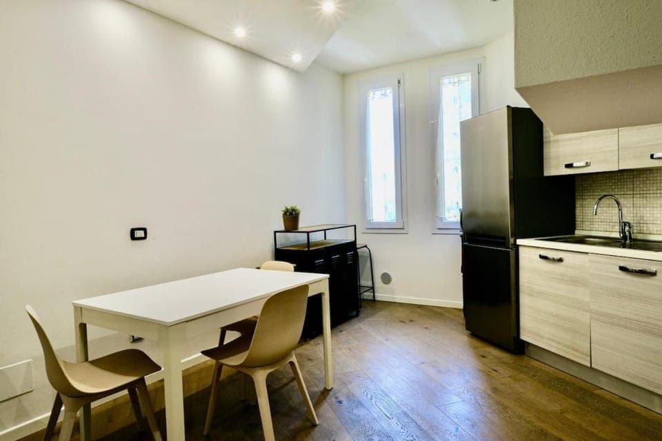 Kitchen or kitchenette, Dining area, dishwasher, oven, stove