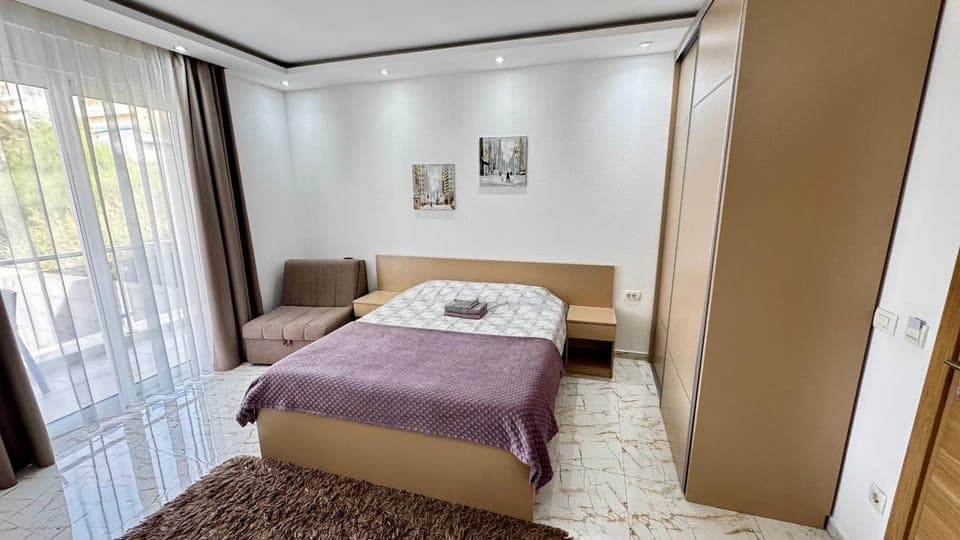 Bed, Photo of the whole room, Bedroom