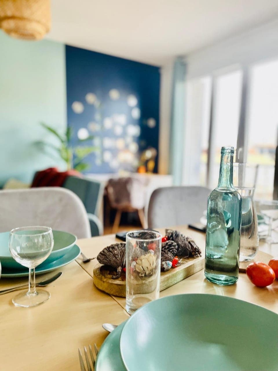 Living room, Food and drinks, Dining area, Drinks