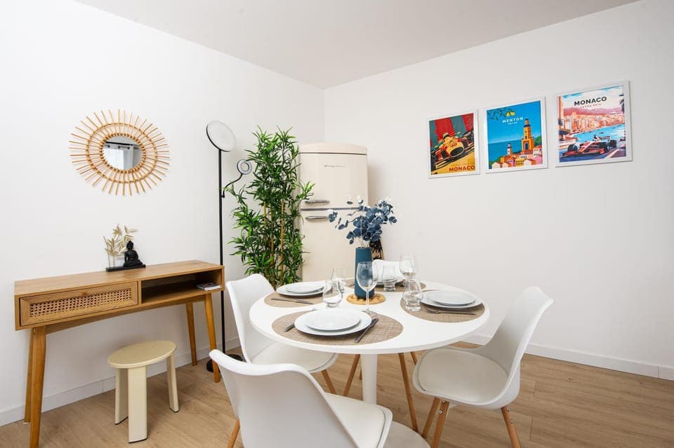 Living room, Decorative detail, Seating area, Dining area