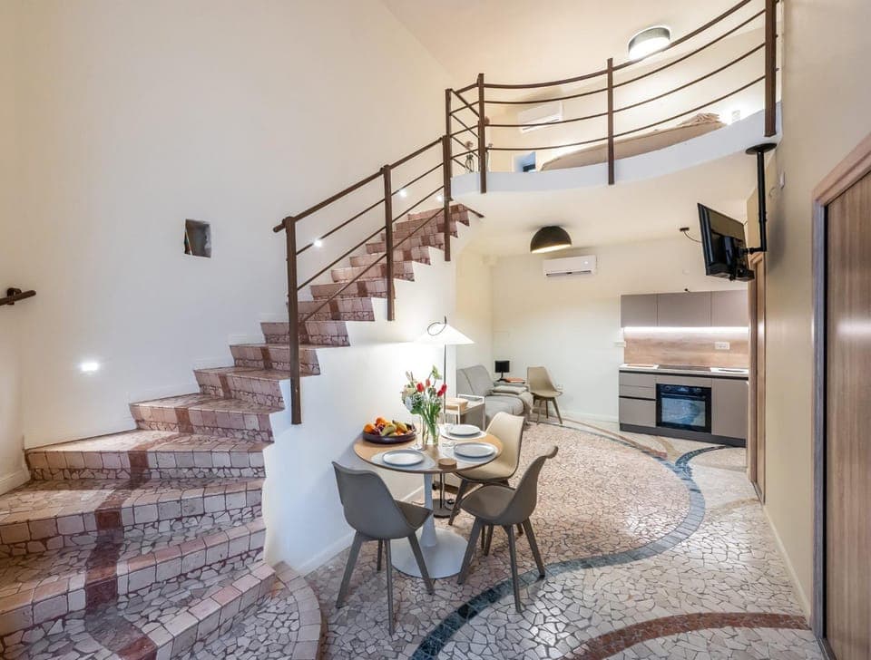 Kitchen or kitchenette, Living room, Seating area, Dining area